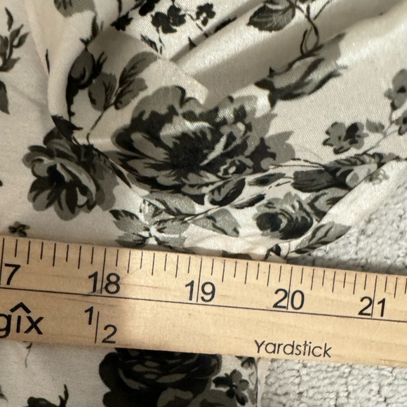 Tuckernuck Antique Roses Ruffle Collared Blouse Size Small NWT - Picture 10 of 11